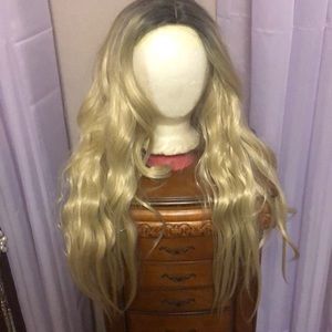 Blonde wig  with brown roots